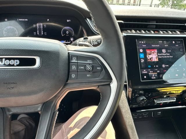 Used 2023 Jeep Grand Cherokee Altitude AWD/4WD image 39