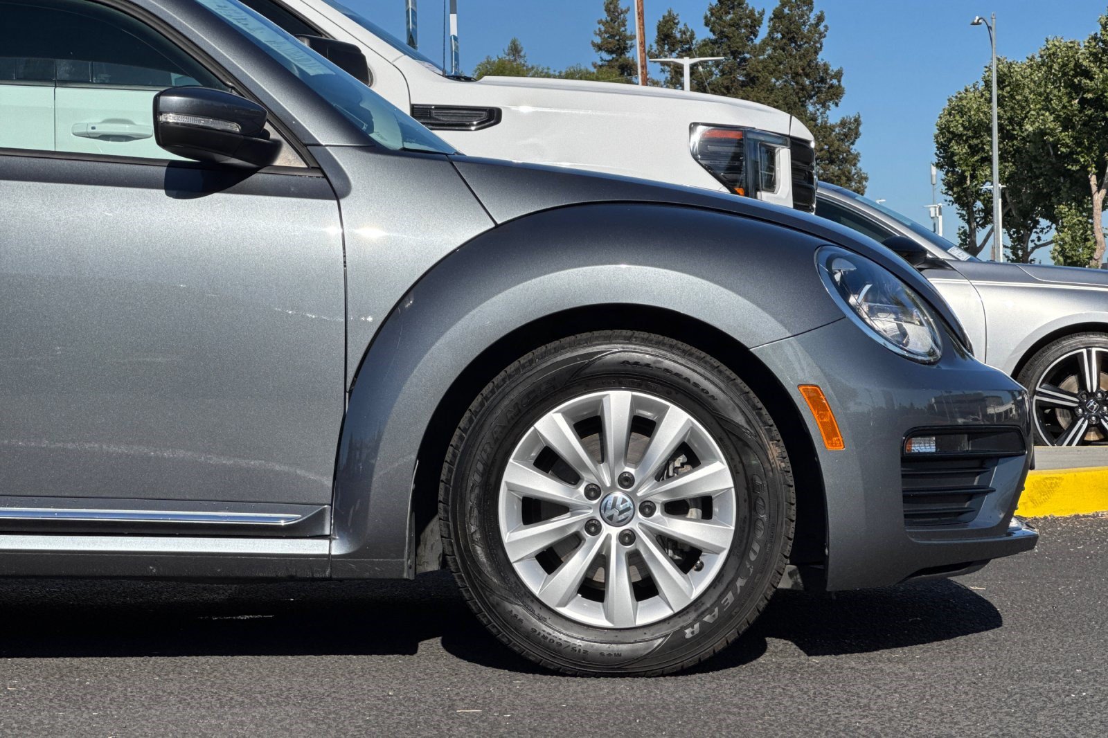 Used 2019 Volkswagen Beetle 2.0T S FWD image 32