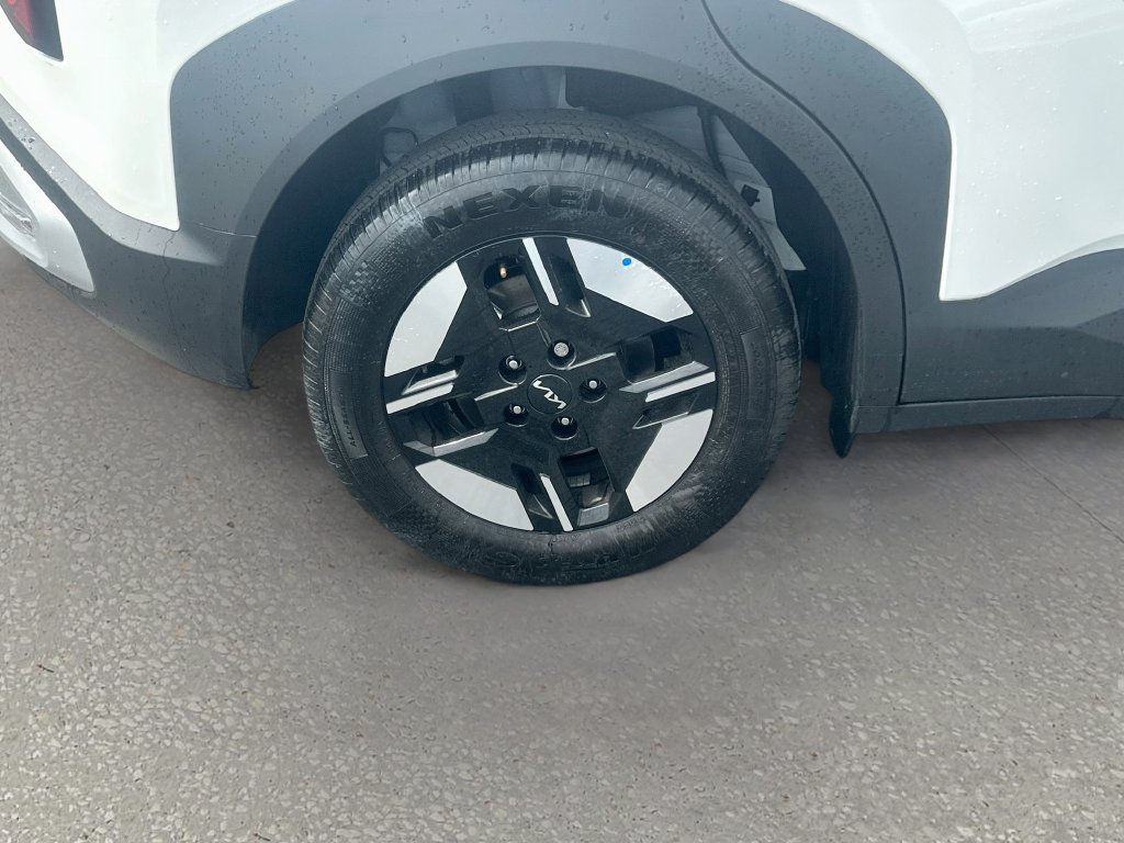 New 2027 Kia Seltos LX FWD image 28