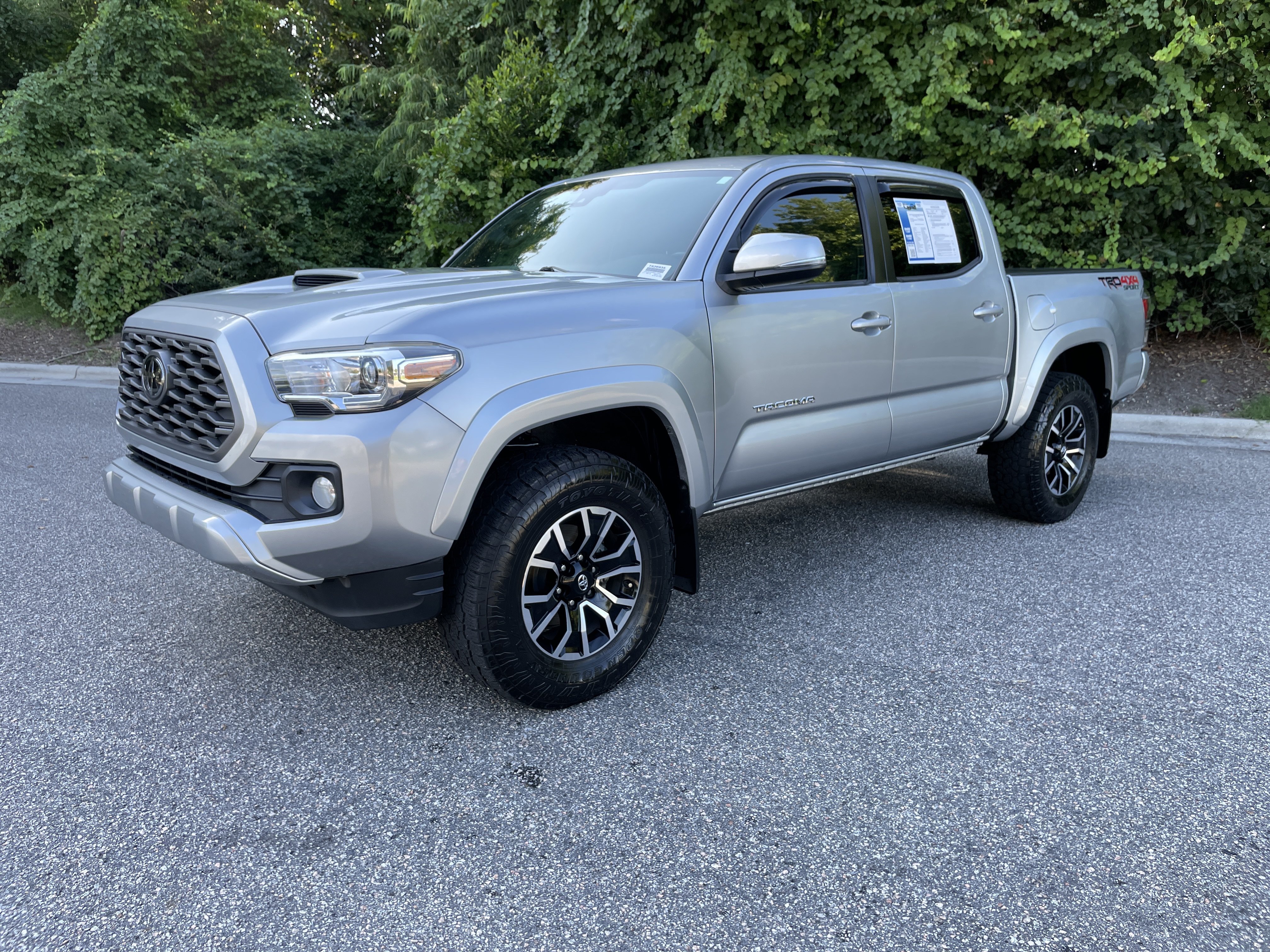 Used 2022 Toyota Tacoma TRD Sport w/ Technology Package AWD/4WD image 4
