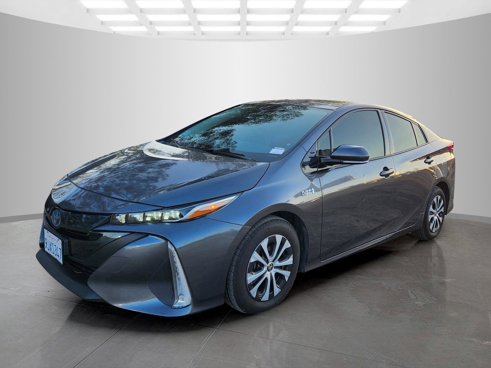 Used 2020 Toyota Prius Prime LE image 3