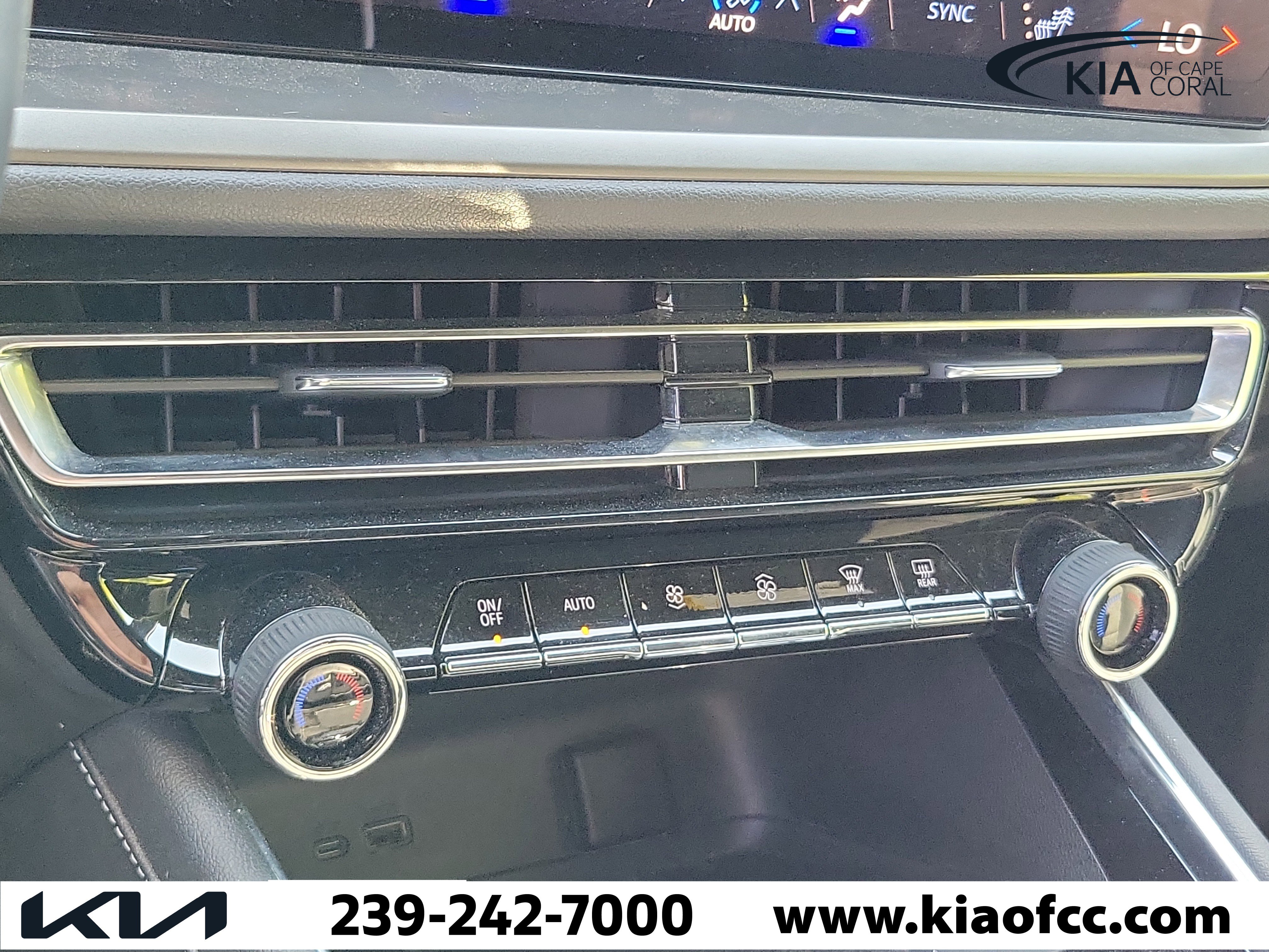 Used 2025 Chevrolet Traverse LT image 28