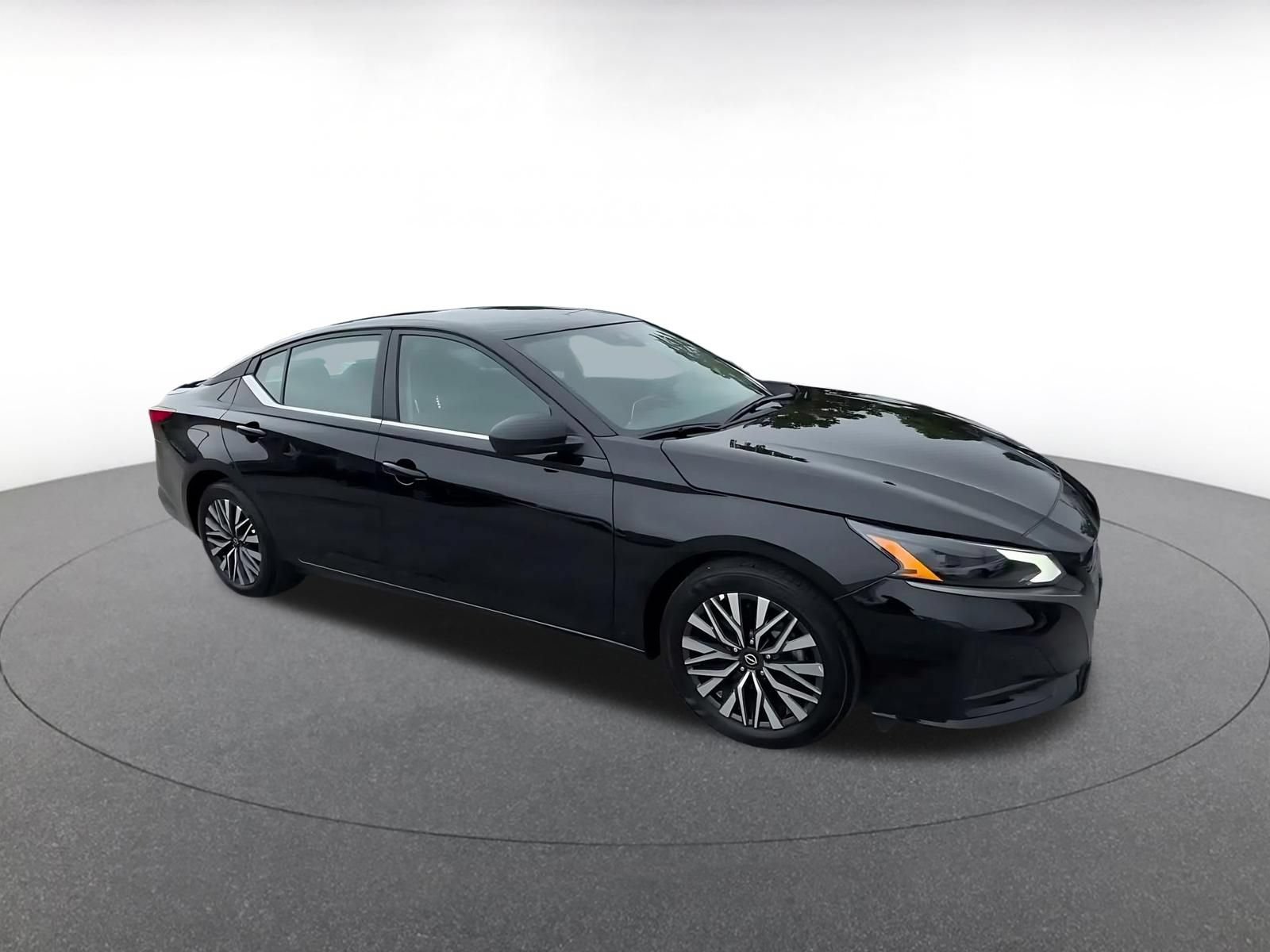 Used 2026 Nissan Altima 2.5 SV FWD image 2