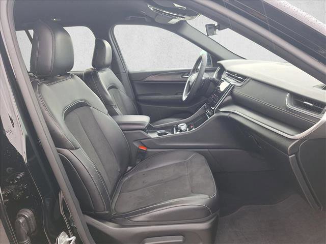 Used 2025 Jeep Grand Cherokee Altitude image 20