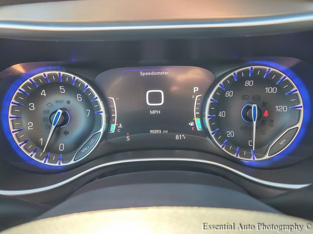 Used 2017 Chrysler Pacifica Limited image 15