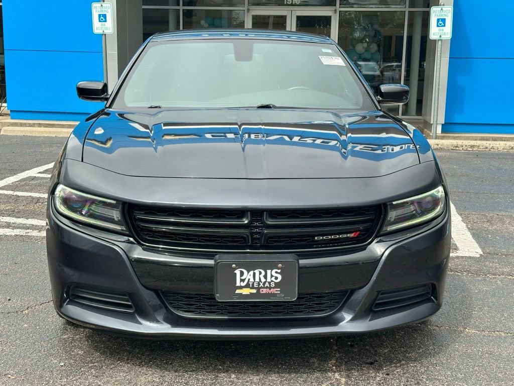Used 2017 Dodge Charger SE w/ Blacktop Package image 2