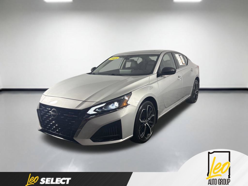 Used 2025 Nissan Altima 2.5 SR w/ SR Premium Package AWD/4WD image 1