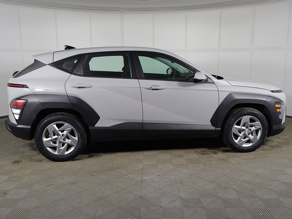 Certified 2025 Hyundai Kona SE FWD image 12