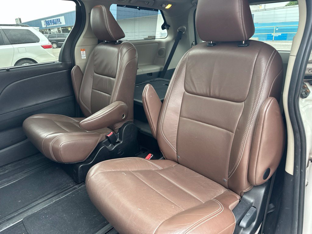 Used 2015 Toyota Sienna Limited Premium AWD/4WD image 19