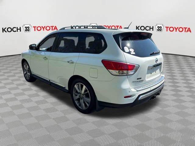 Used 2016 Nissan Pathfinder Platinum w/ Family Entertainment Package FWD image 6