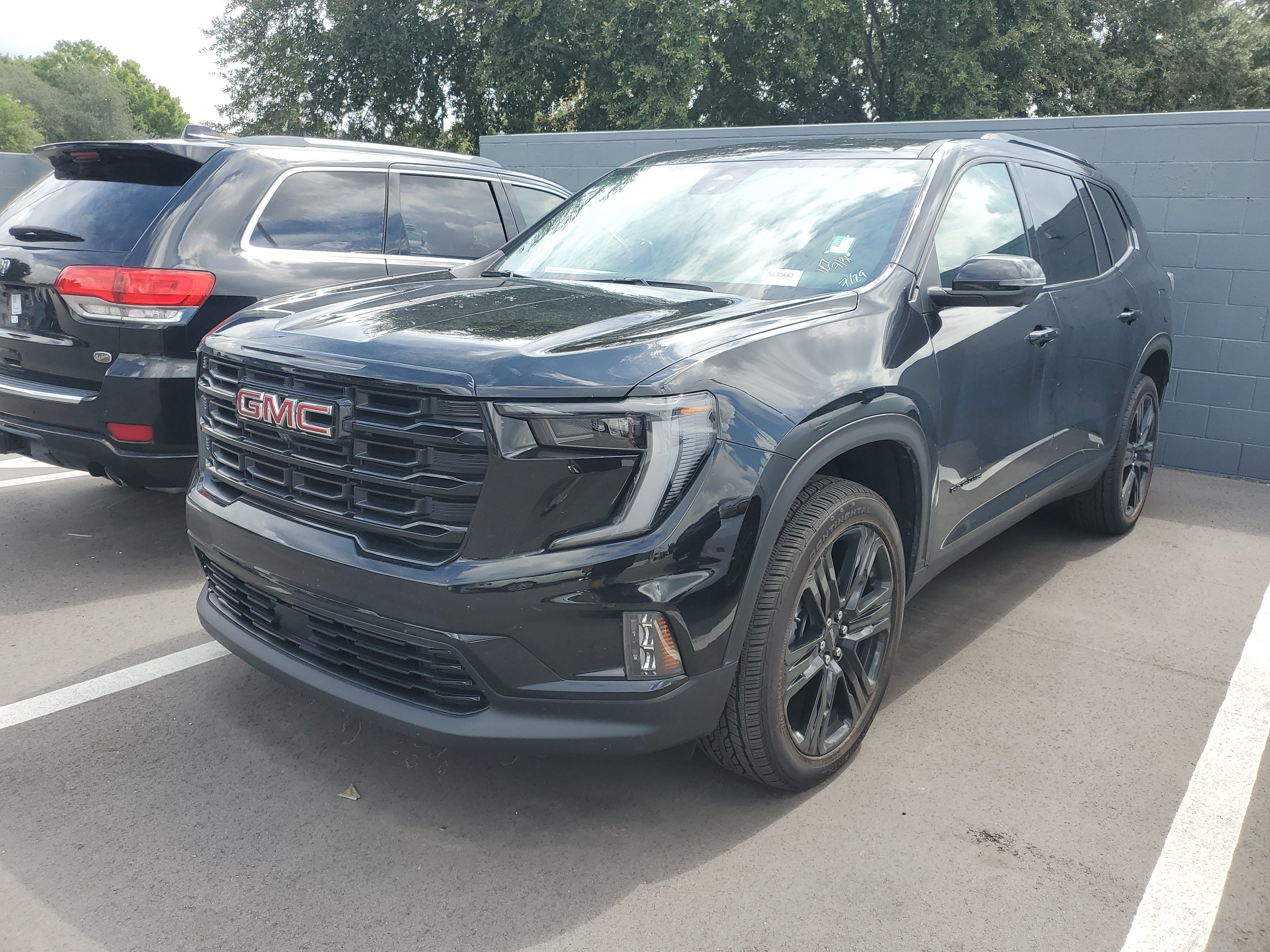 Used 2025 GMC Acadia Elevation w/ Elevation Premium Package FWD image 4