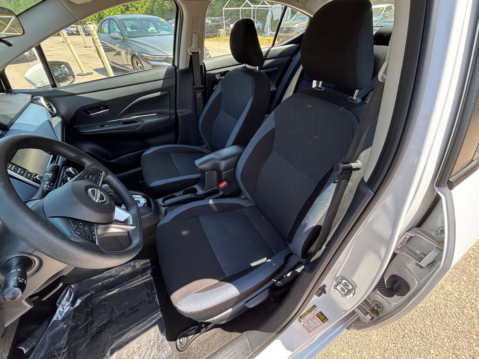 Used 2025 Nissan Versa SV FWD image 34