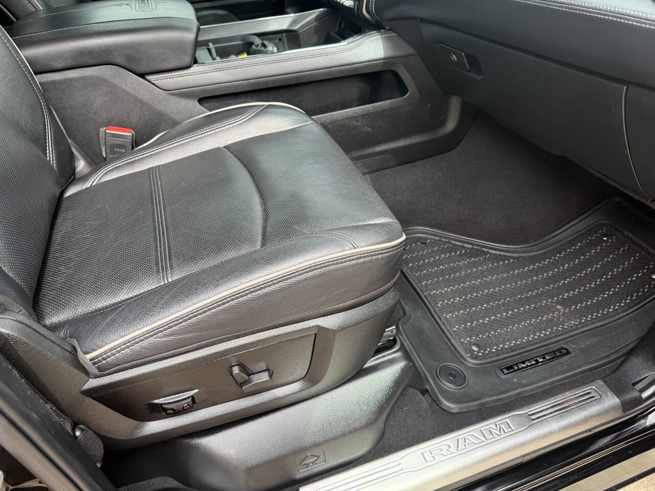 Used 2022 RAM 2500 Limited image 28