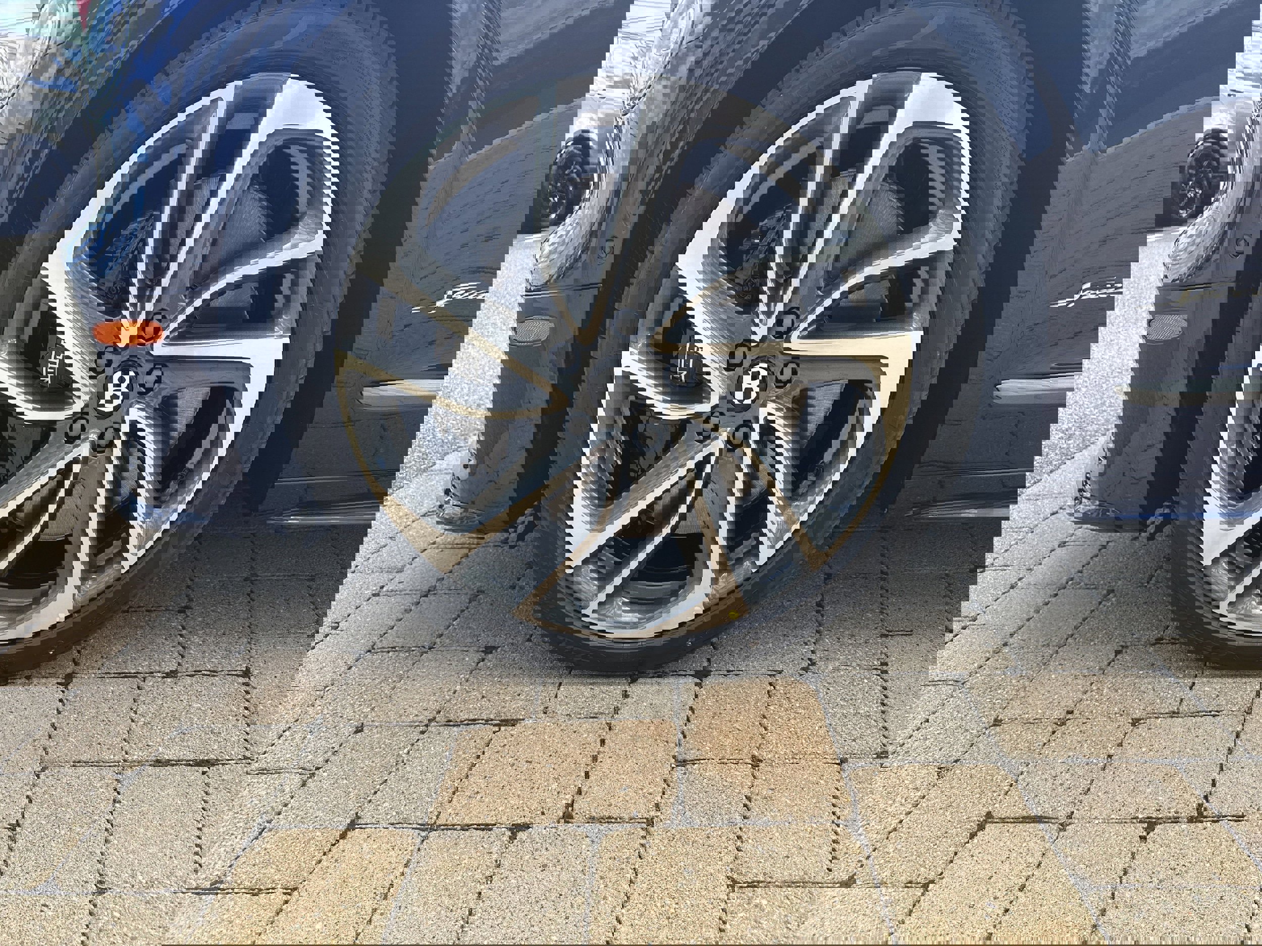 New 2025 Bentley Flying Spur Plug-In Hybrid image 6