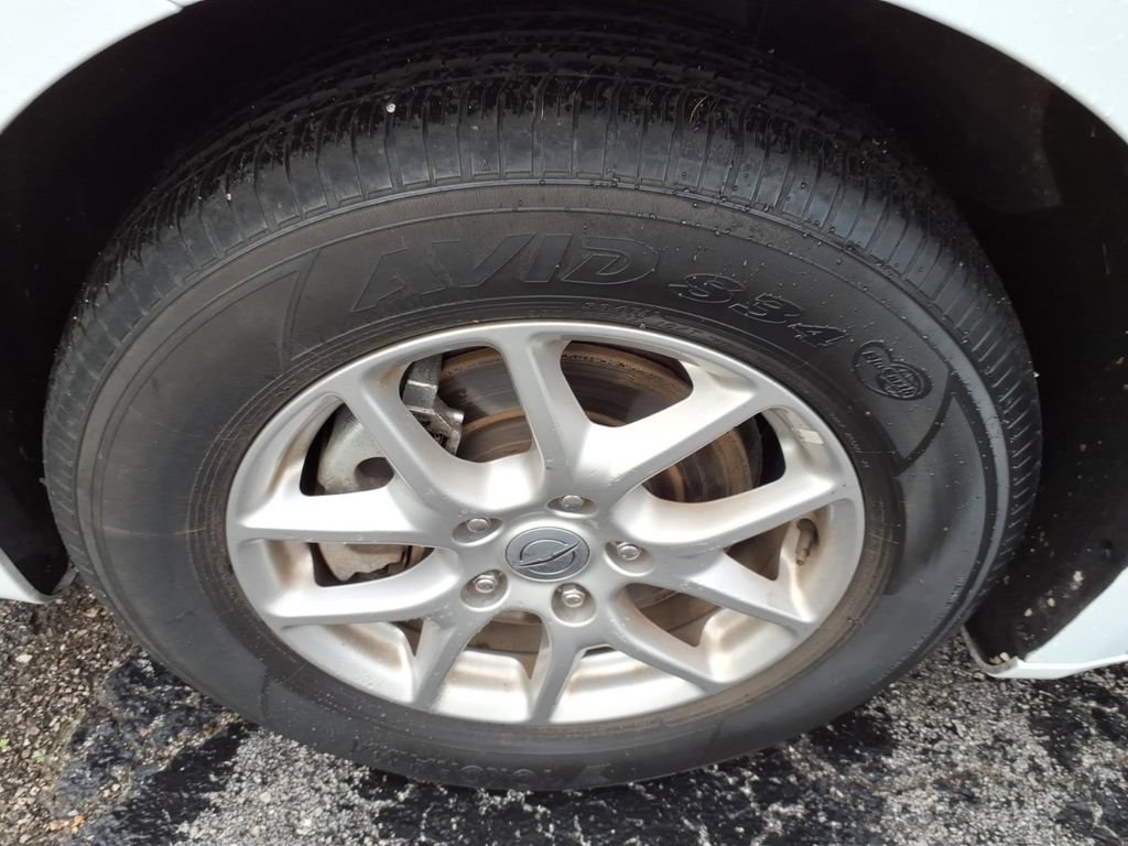 Used 2024 Chrysler Pacifica Touring-L FWD image 5