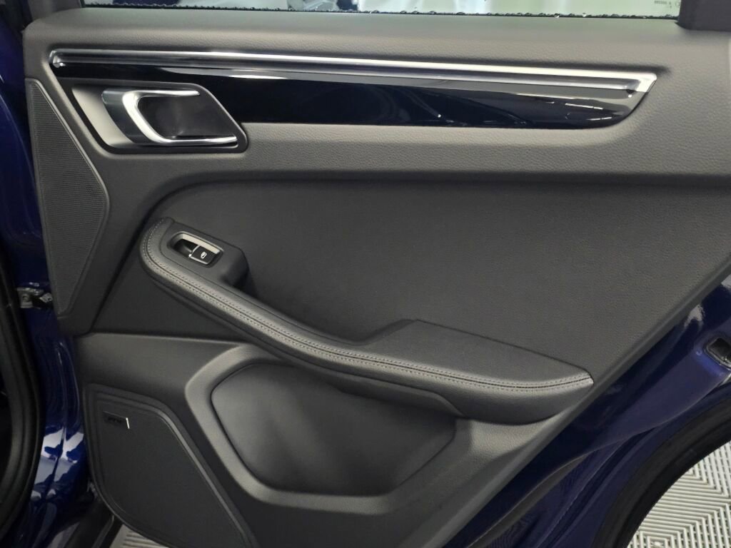 New 2026 Porsche Macan S image 24