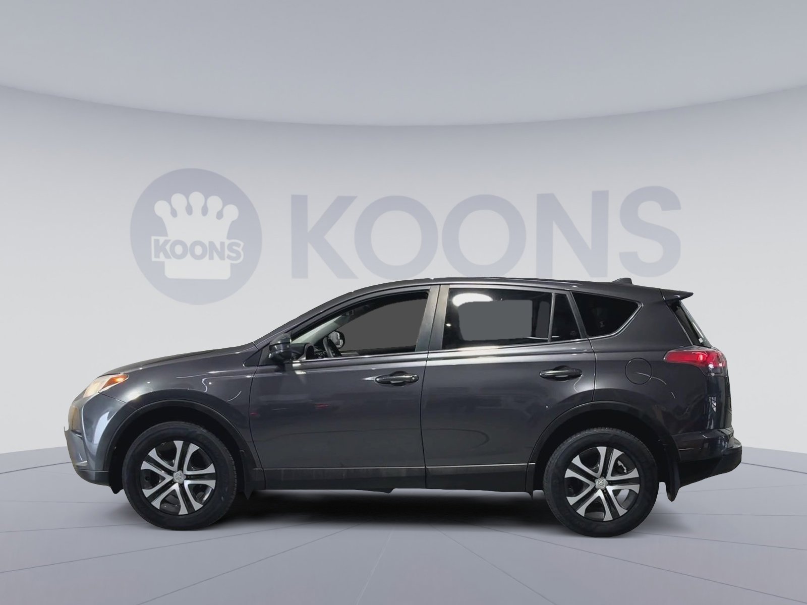 Used 2018 Toyota RAV4 LE image 10