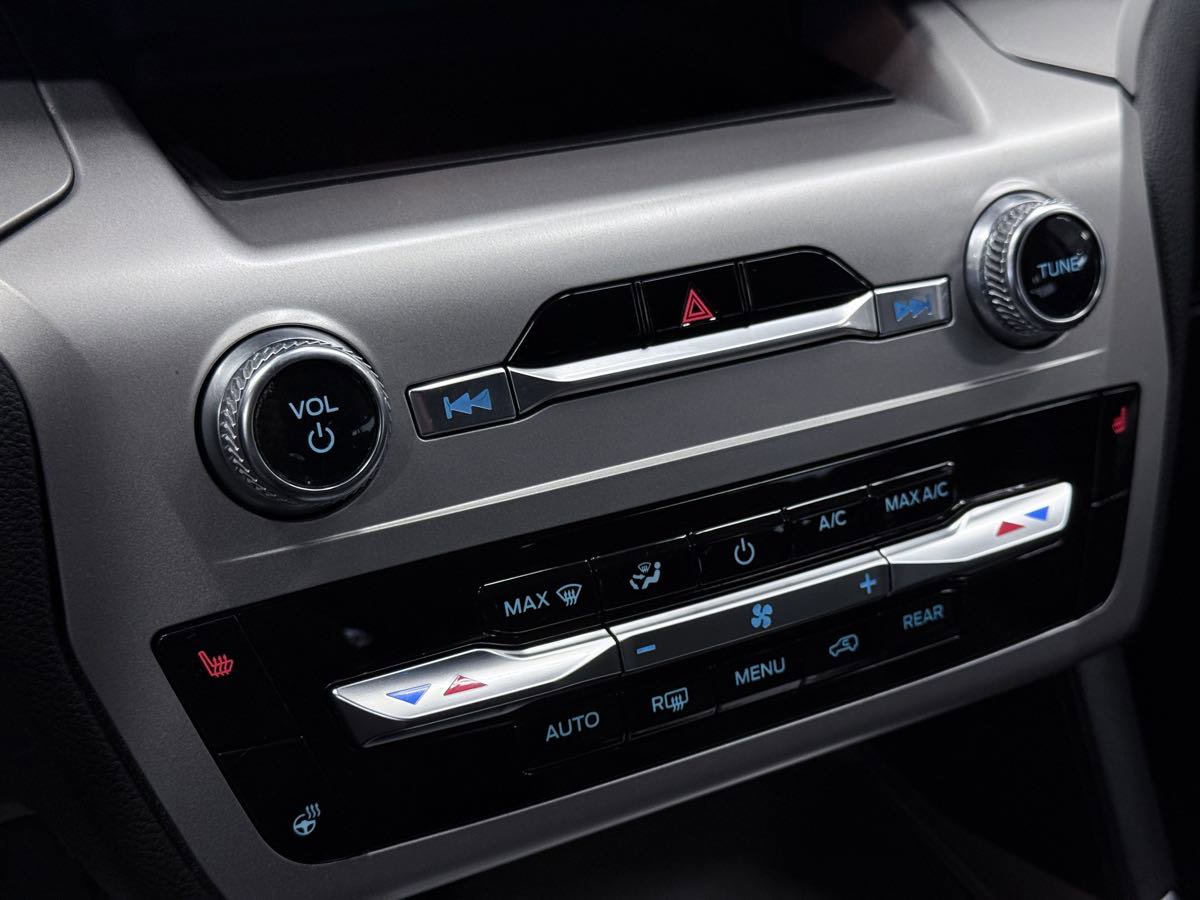 Used 2022 Ford Explorer XLT w/ Equipment Group 202A image 53