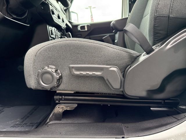 New 2025 Jeep Gladiator Sport image 8