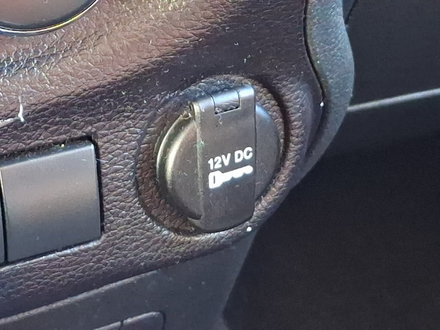 Used 2015 Jeep Wrangler Unlimited Sahara w/ Connectivity Group AWD/4WD image 17