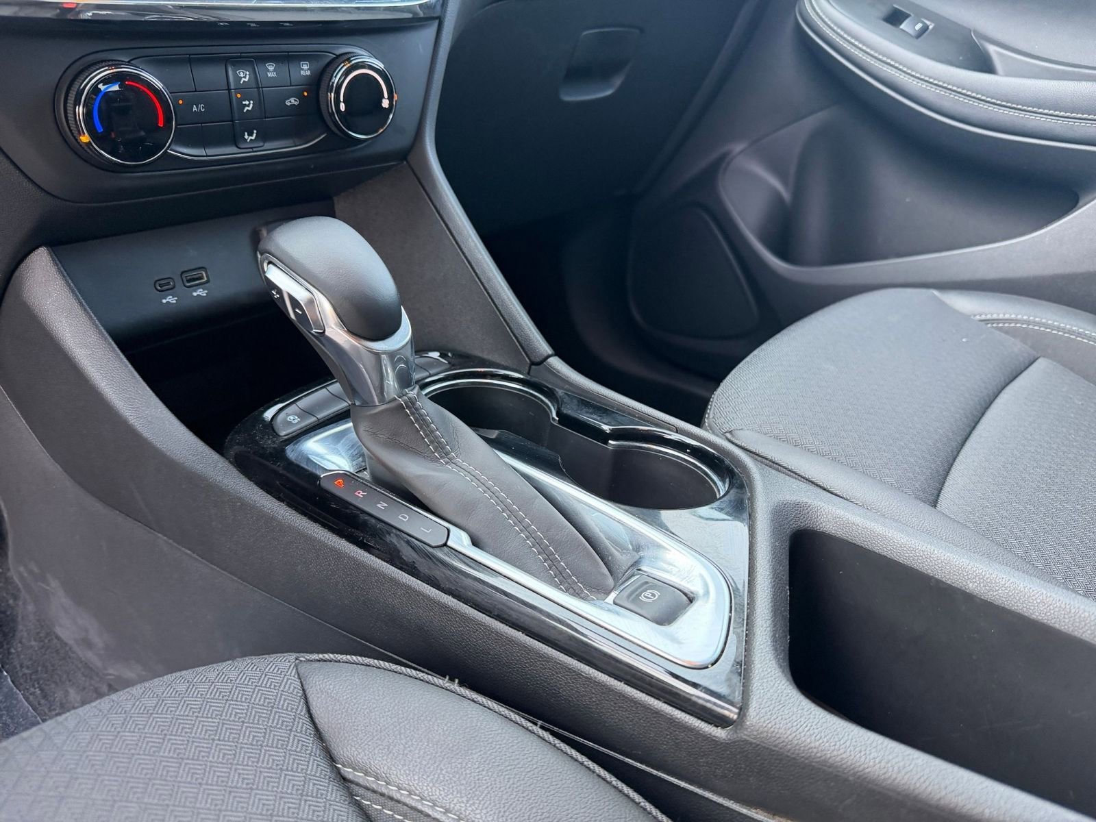 Used 2025 Buick Encore GX Preferred image 40