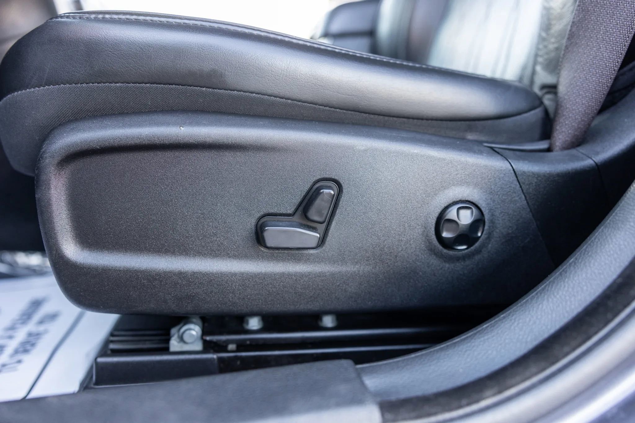 Used 2017 Chrysler 300 C Platinum image 35