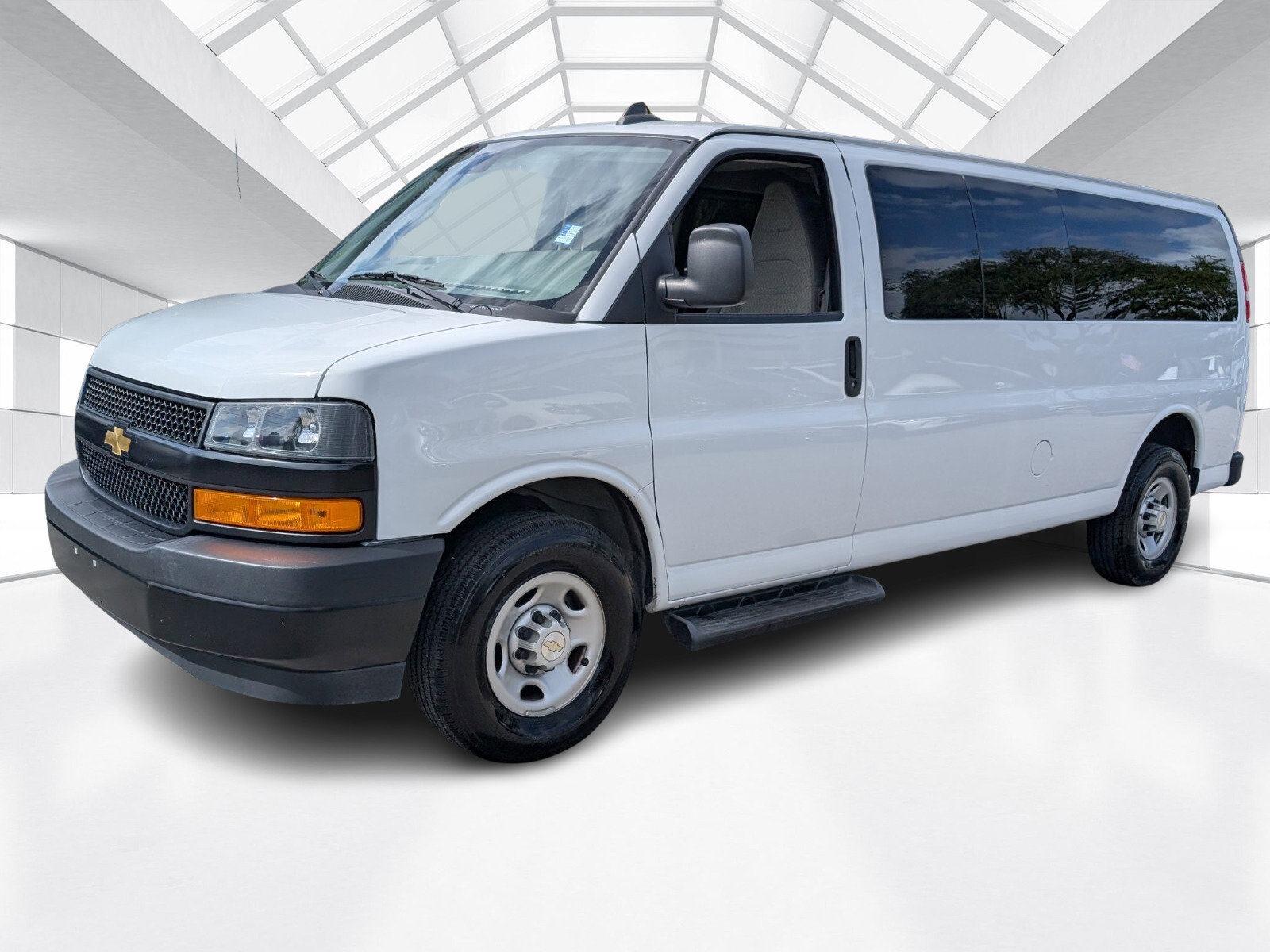 Used 2023 Chevrolet Express 3500 LS image 3