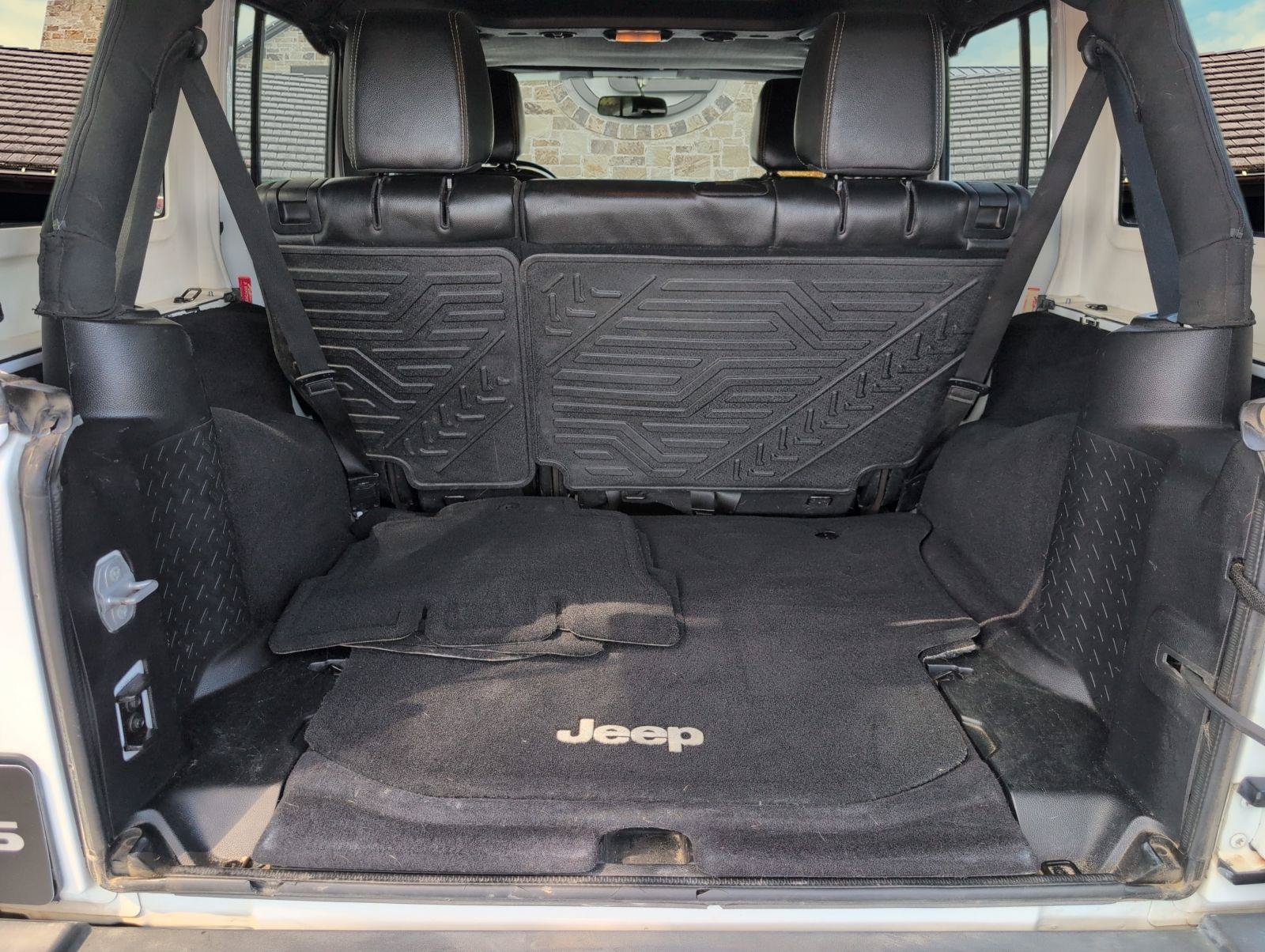 Used 2016 Jeep Wrangler Unlimited Rubicon w/ Connectivity Group AWD/4WD image 19