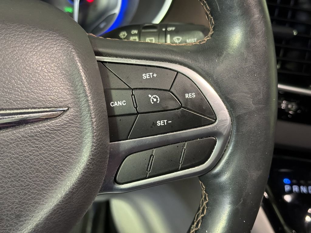 Used 2018 Chrysler Pacifica Touring-L Plus image 23