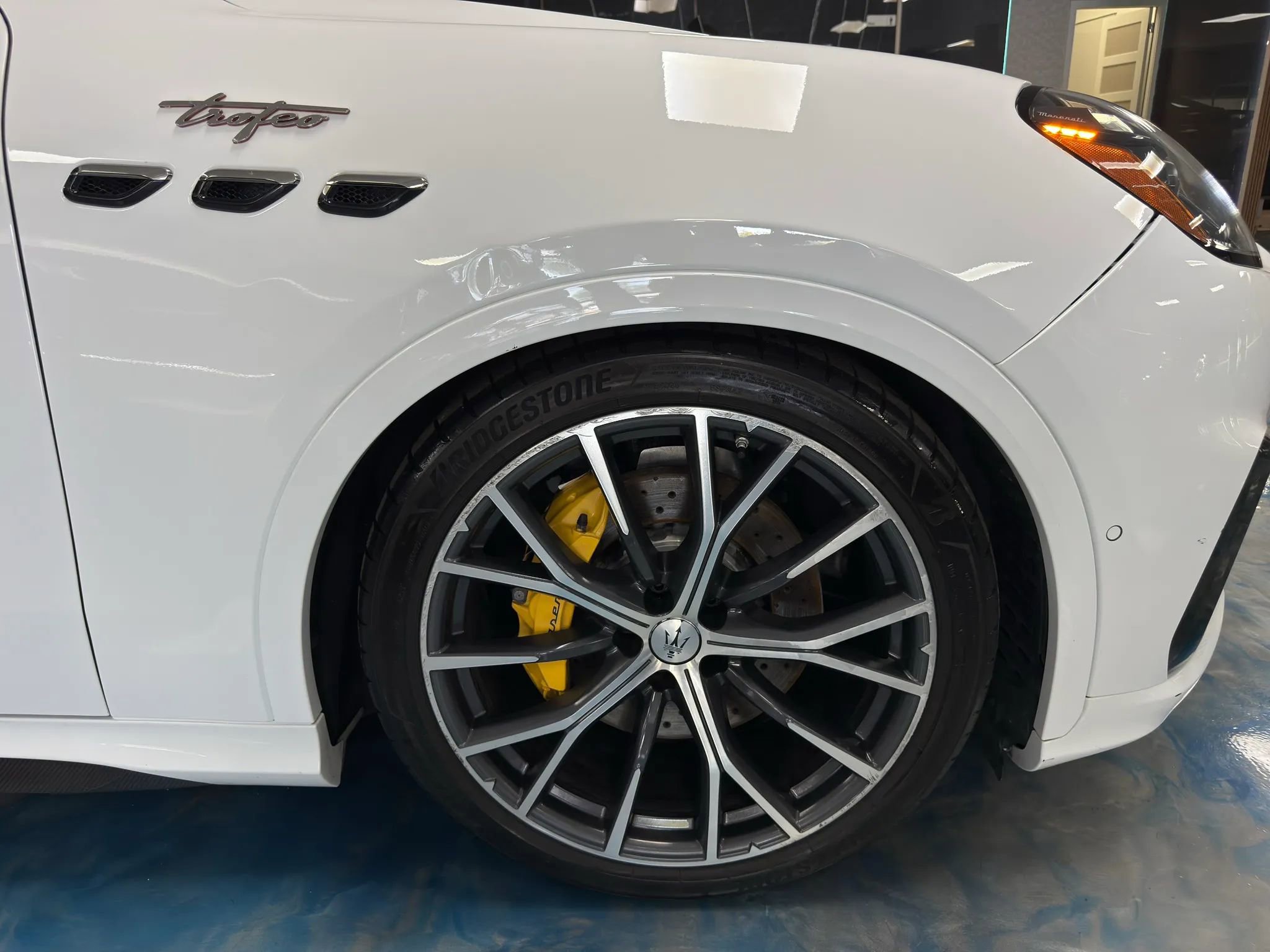 Used 2023 Maserati Grecale Trofeo image 9