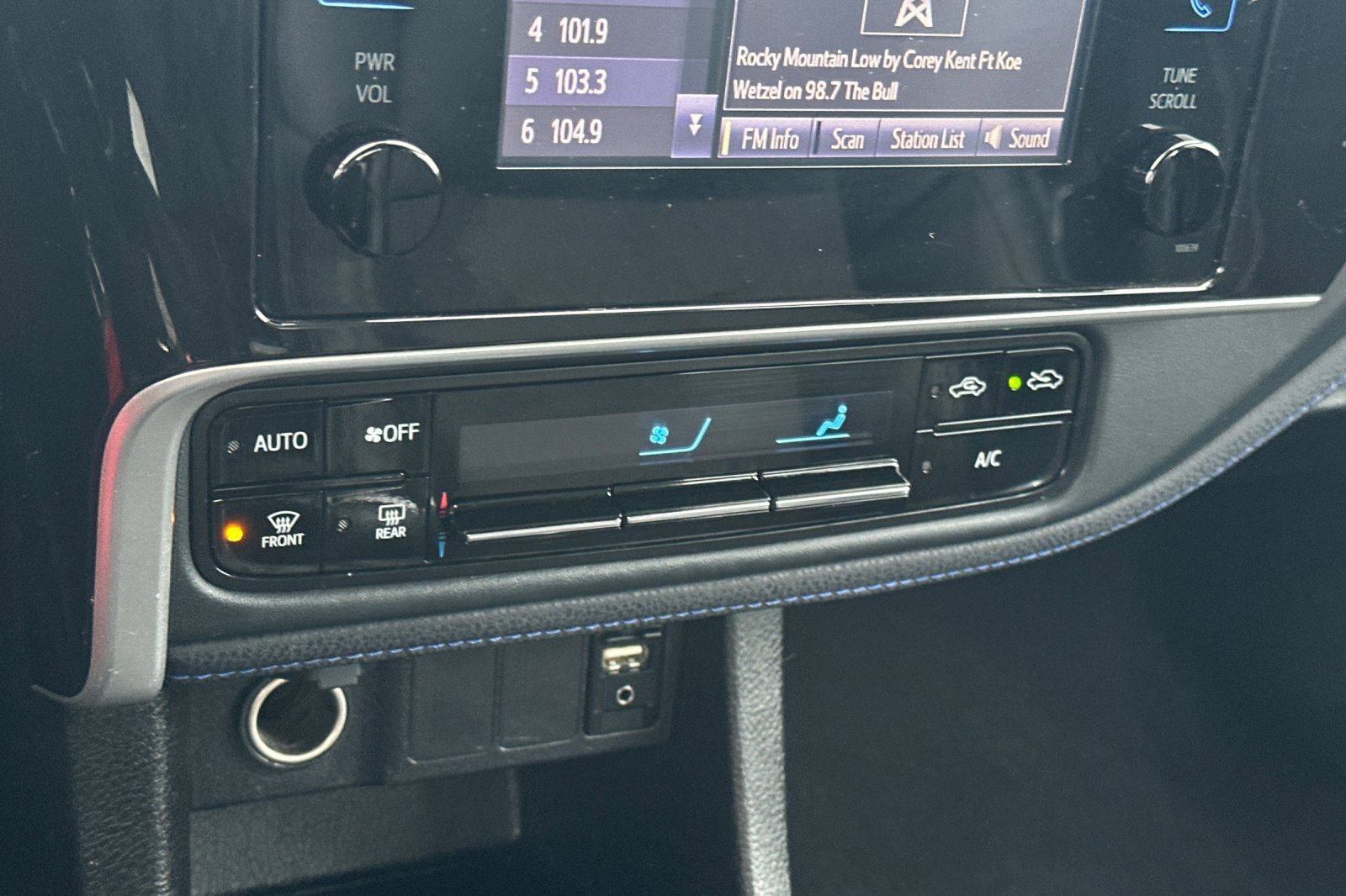 Used 2019 Toyota Corolla SE w/ Protection Package image 19