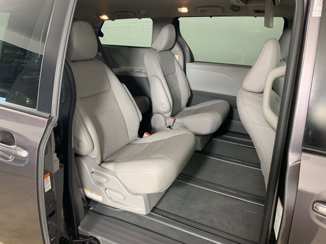Used 2020 Toyota Sienna XLE Premium AWD/4WD image 39