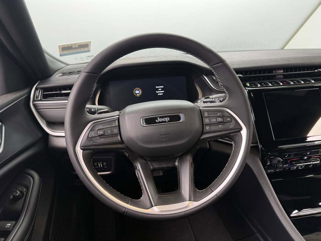 New 2025 Jeep Grand Cherokee L Laredo image 27