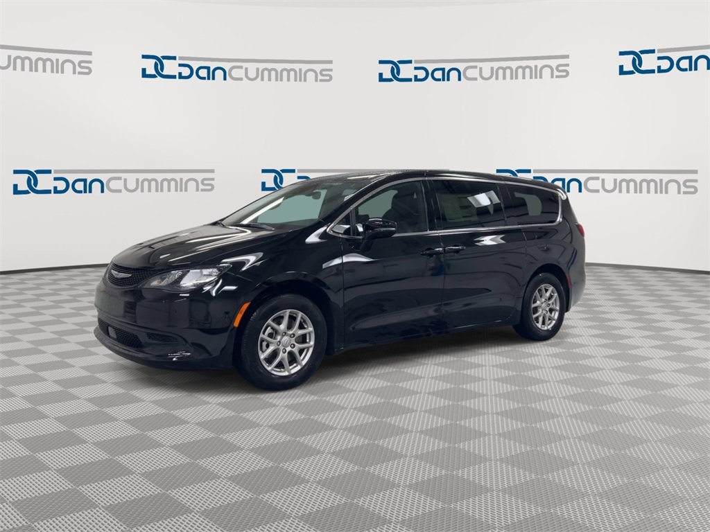 New 2025 Chrysler Voyager LX image 4