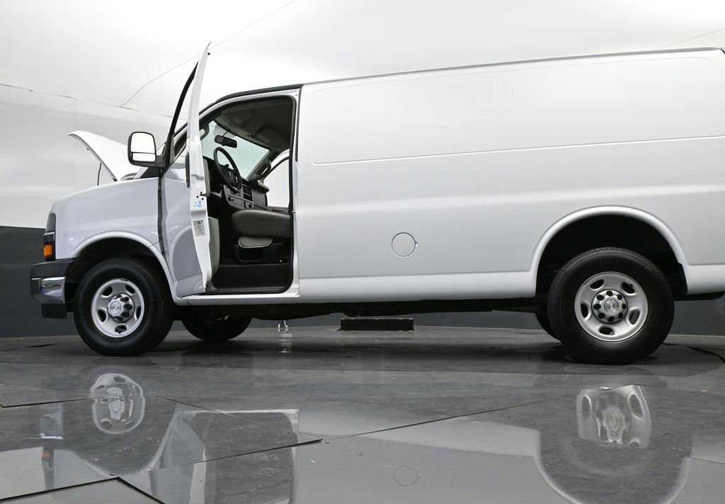 Used 2020 Chevrolet Express 2500 w/ Driver Convenience Package RWD image 28
