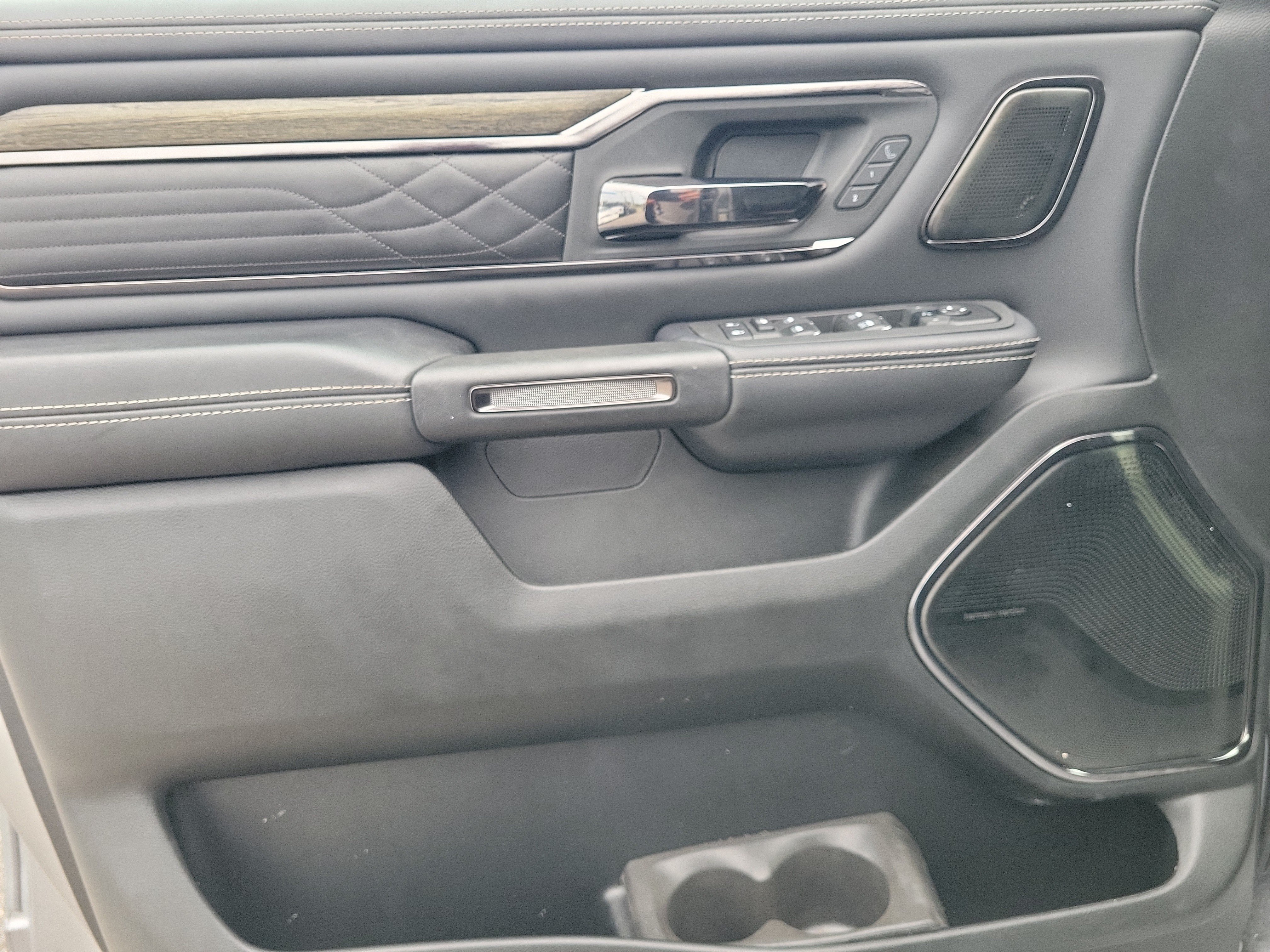 Used 2025 RAM 1500 Limited AWD/4WD image 21