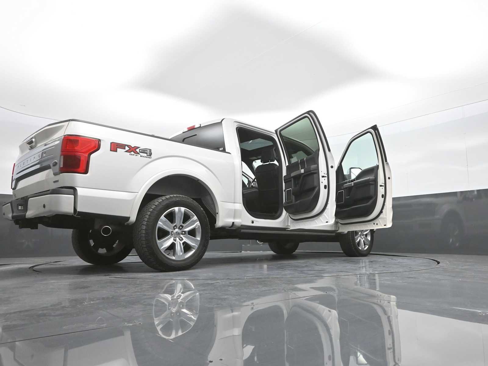 Used 2018 Ford F150 Platinum w/ Equipment Group 701A Luxury AWD/4WD image 44