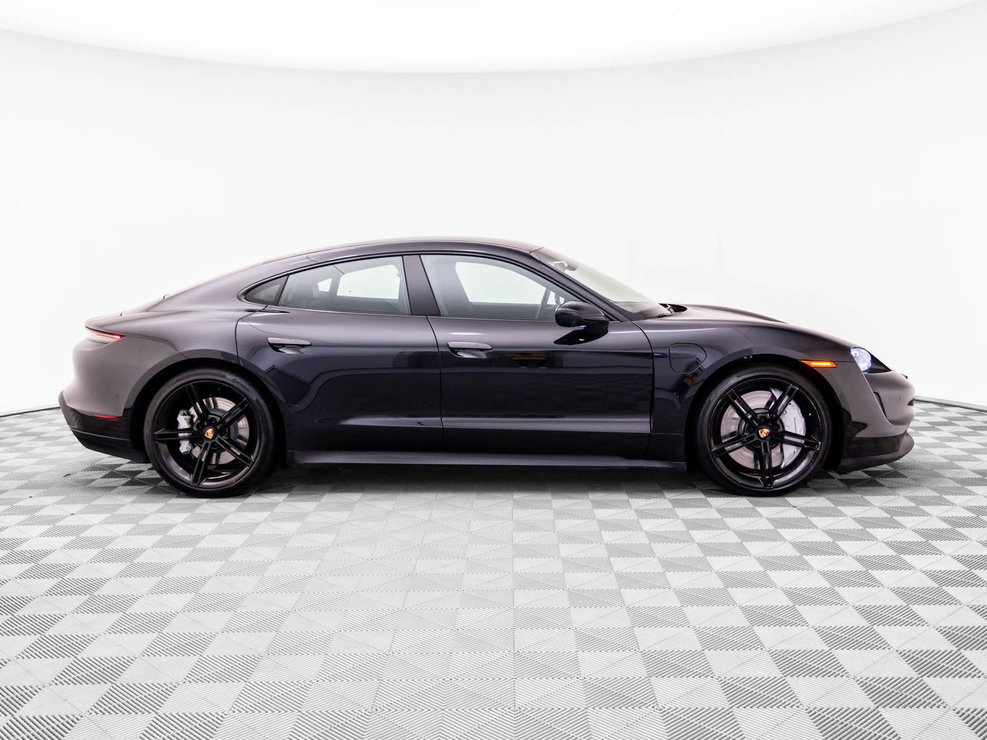 Used 2020 Porsche Taycan 4S AWD/4WD image 7
