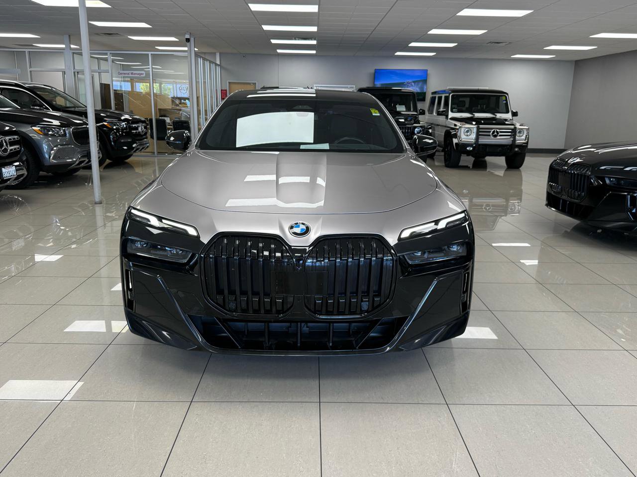 Used 2024 BMW 740i w/ Premium Package RWD image 5