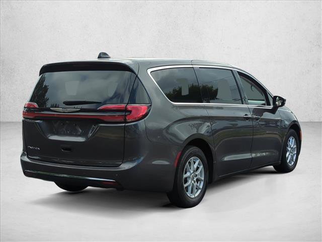 Used 2023 Chrysler Pacifica Touring-L FWD image 5