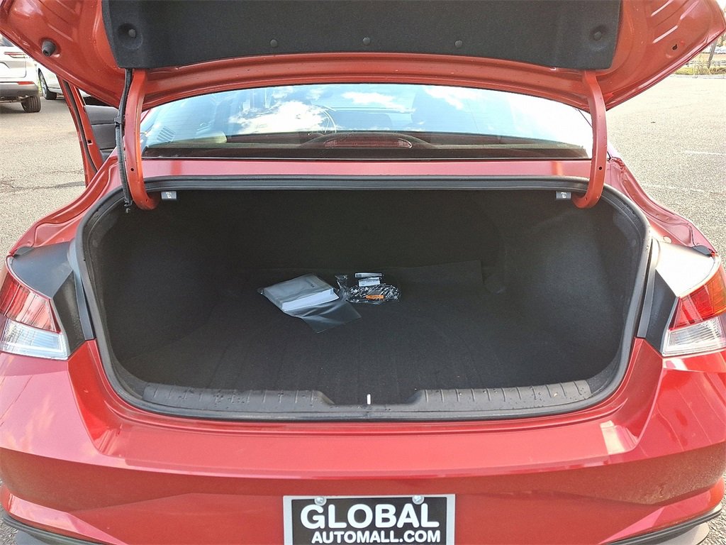 Used 2022 Hyundai Elantra SEL image 29