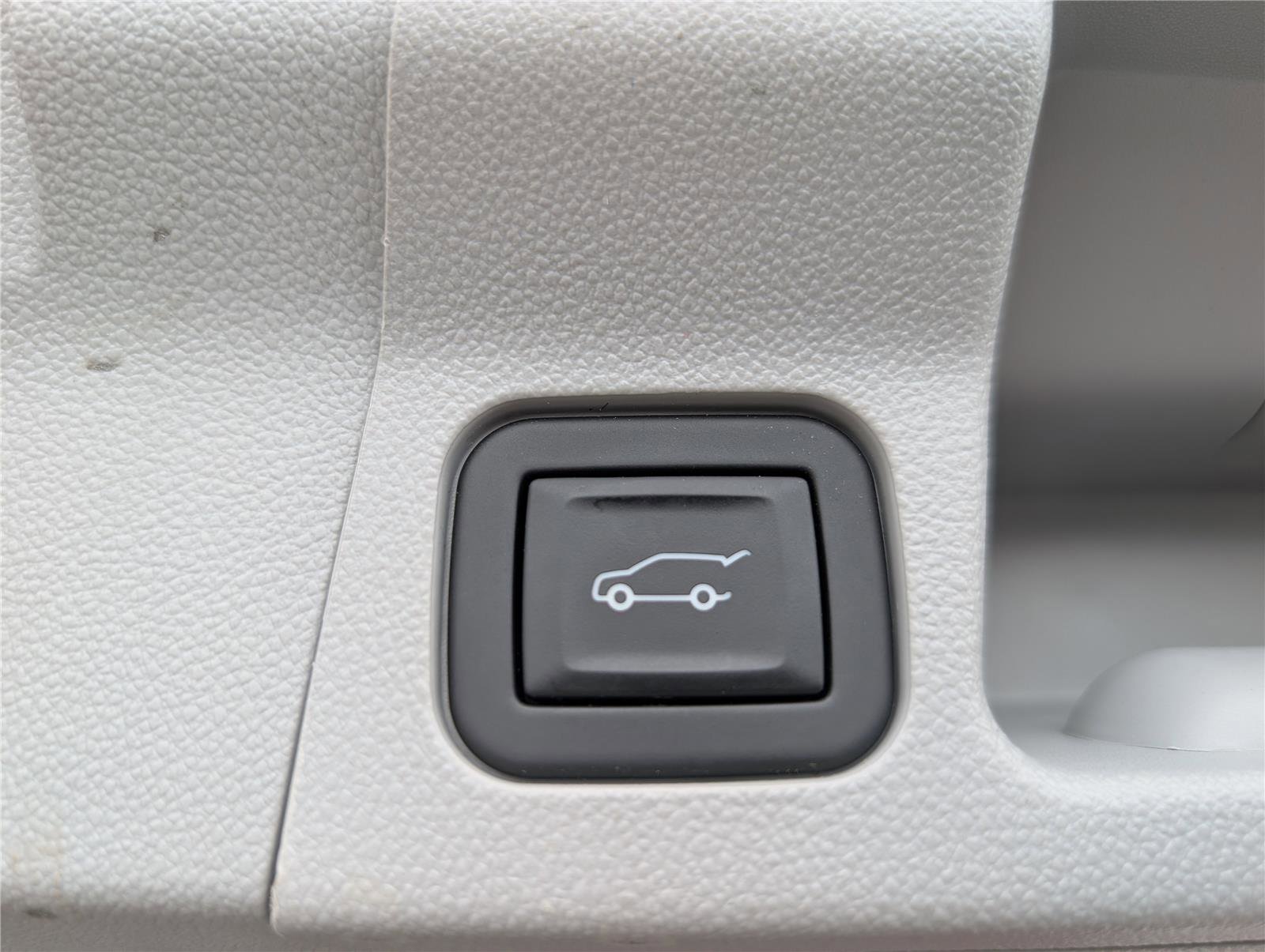 Used 2023 GMC Acadia SLT w/ Technology Package AWD/4WD image 15