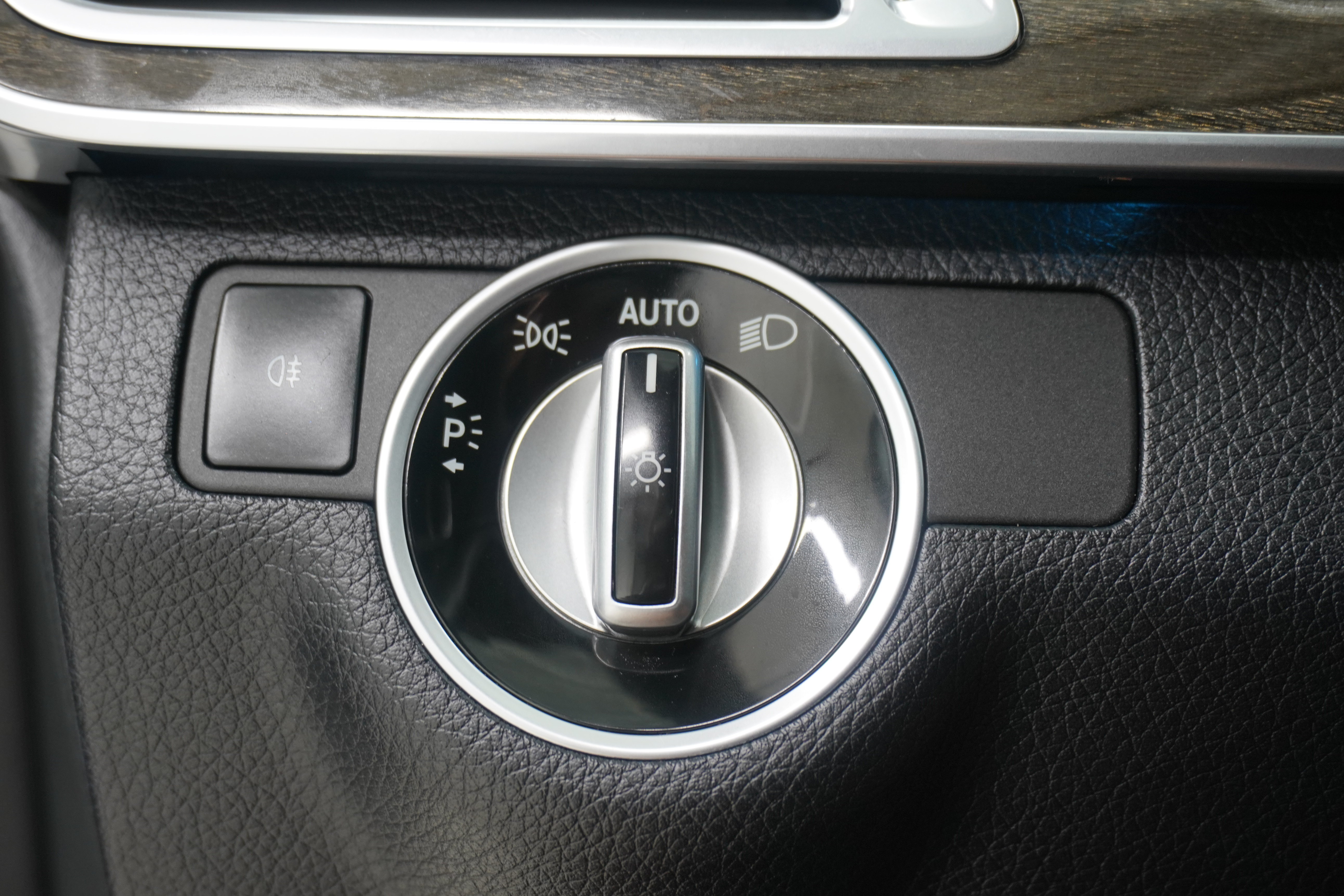 Used 2015 Mercedes-Benz E 350 Sedan image 25
