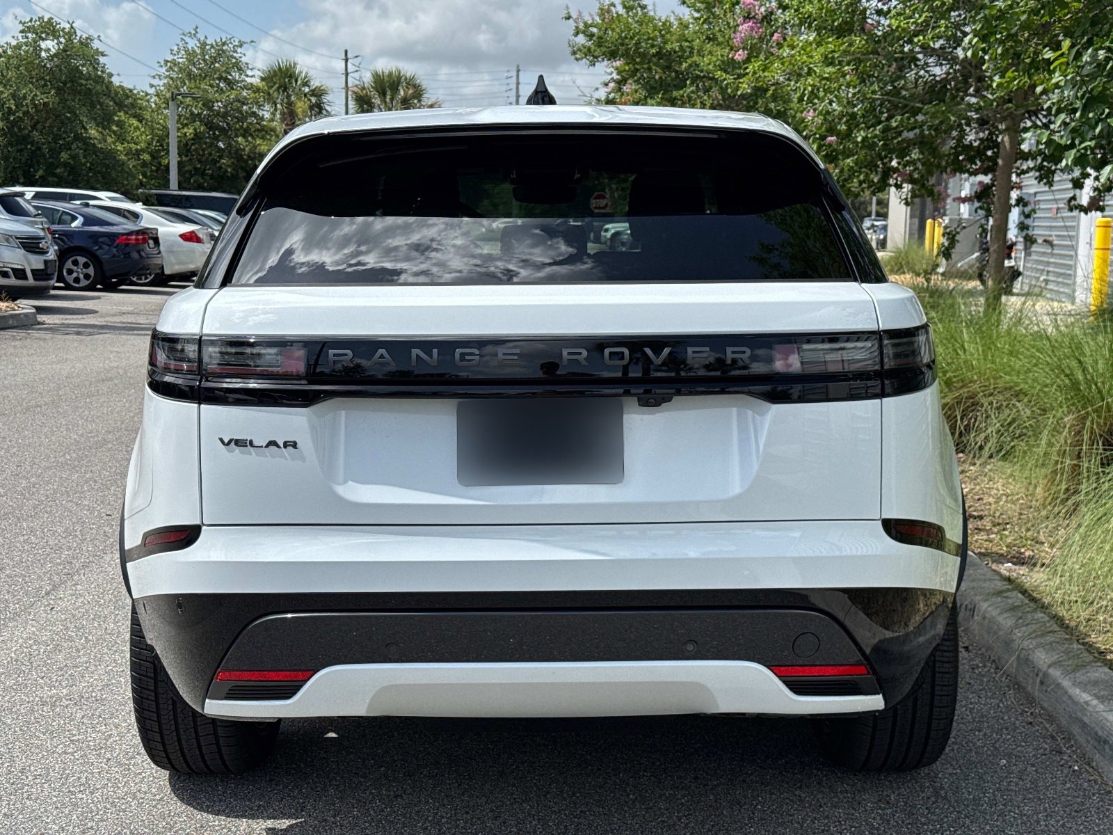 New 2026 Land Rover Range Rover Velar Dynamic SE image 3