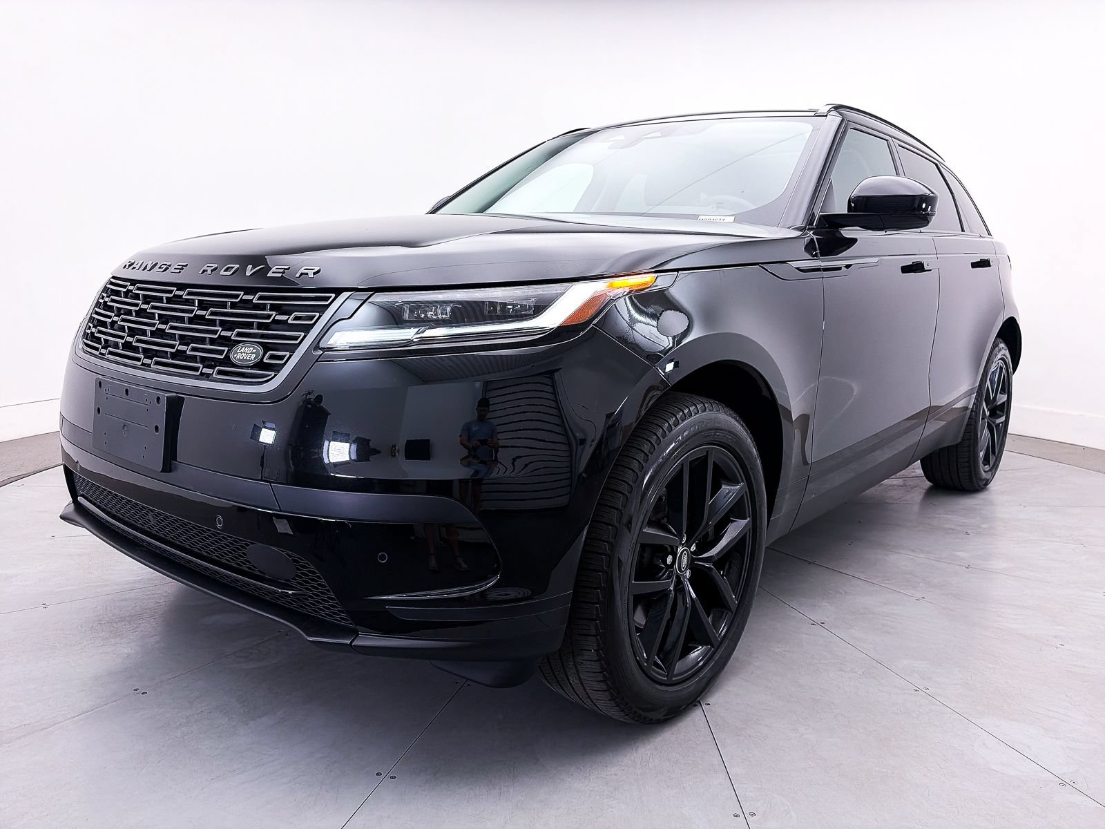 Used 2024 Land Rover Range Rover Velar S AWD/4WD image 15