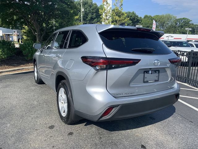 Used 2025 Toyota Highlander LE FWD image 6
