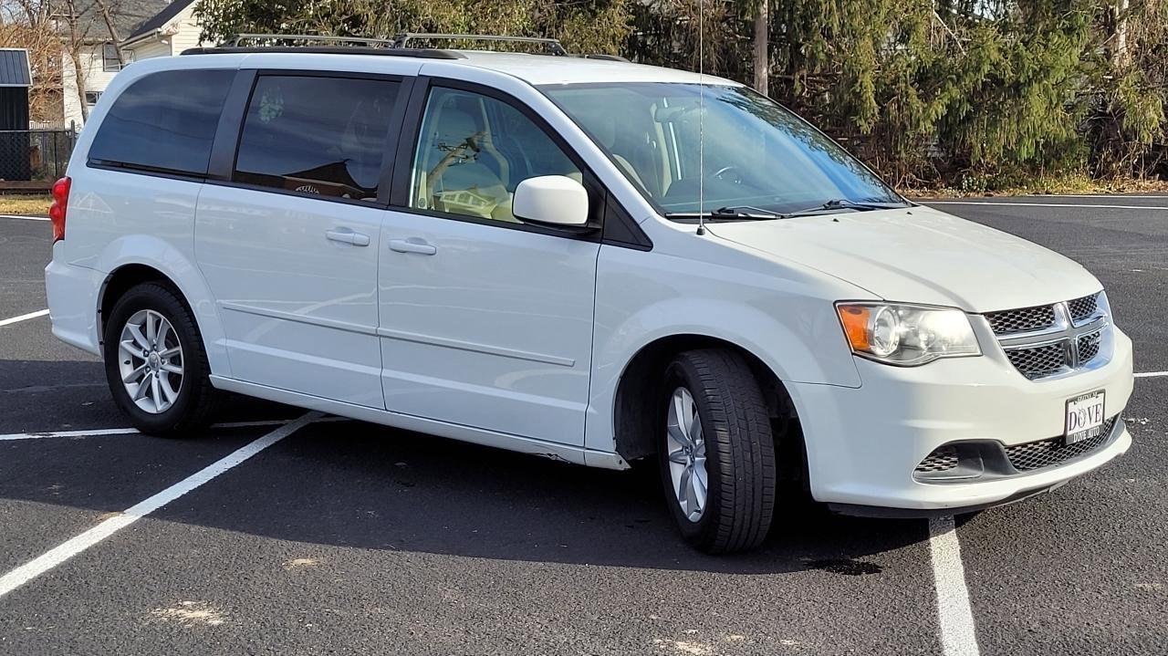 Used 2016 Dodge Grand Caravan SXT w/ Rear Park Assist Package FWD image 4