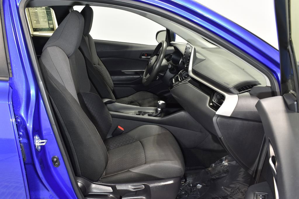 Used 2020 Toyota C-HR LE image 31