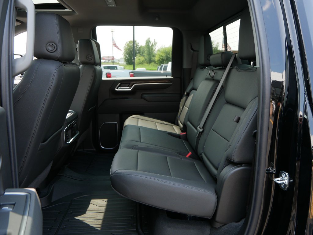 New 2026 GMC Sierra 3500 SLT w/ SLT Premium Package AWD/4WD image 10
