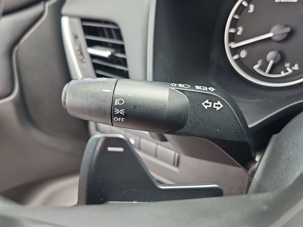 Used 2025 Nissan Rogue SV FWD image 34
